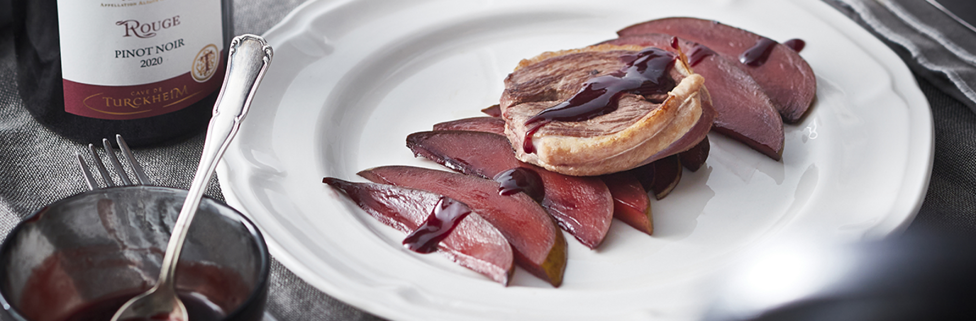 Tournedos de canard à la mangue, sauce au pinot noir et au miel