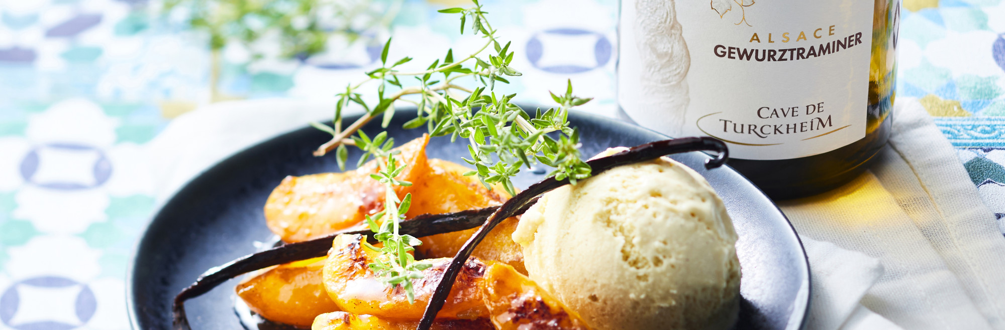 Abricots rôtis au thym, sirop de gewurztraminer