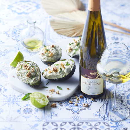 Avocat au thon, noix et fromage frais avec un Sylvaner Vieilles Vignes